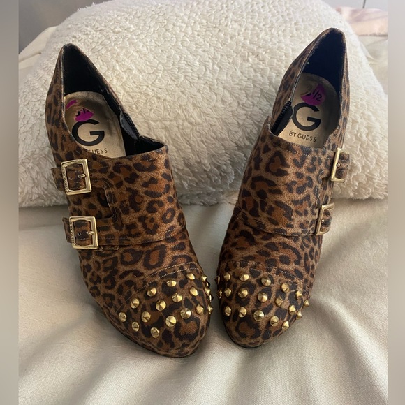 Guess Leopard/Cheetah Print Bootie Heels w/Gold Spikes - Picture 5 of 9